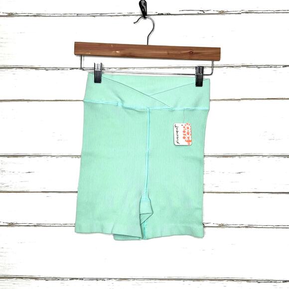 Free People Movement Free Throw Short Ribbed Turquoise Mint Size Small - Picture 1 of 9